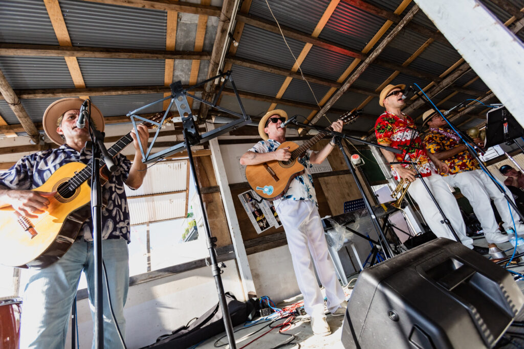 夏の葉山のライブフォト